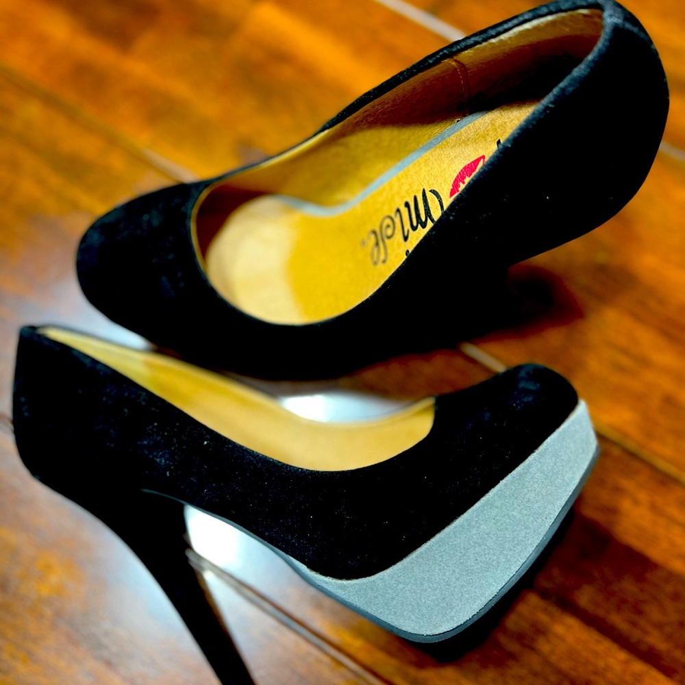 Platform stiletto size 7 1/2 black. Never worn